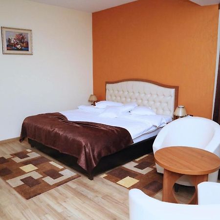 Hotel Crystal Palace Râmnicu Vâlcea Extérieur photo