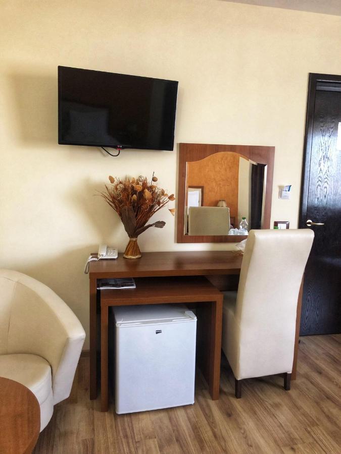 Hotel Crystal Palace Râmnicu Vâlcea Extérieur photo
