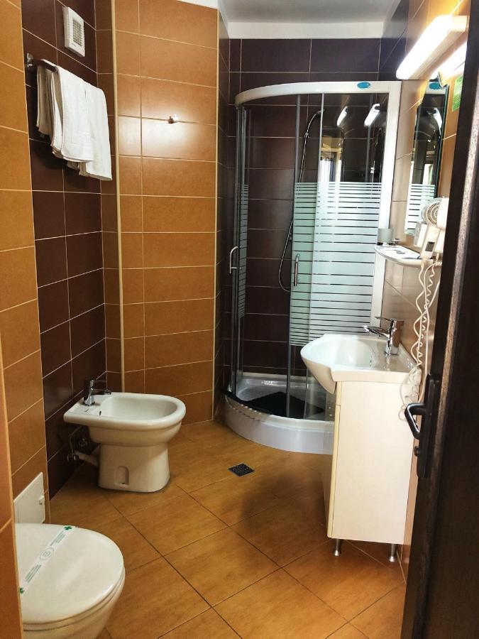 Hotel Crystal Palace Râmnicu Vâlcea Extérieur photo