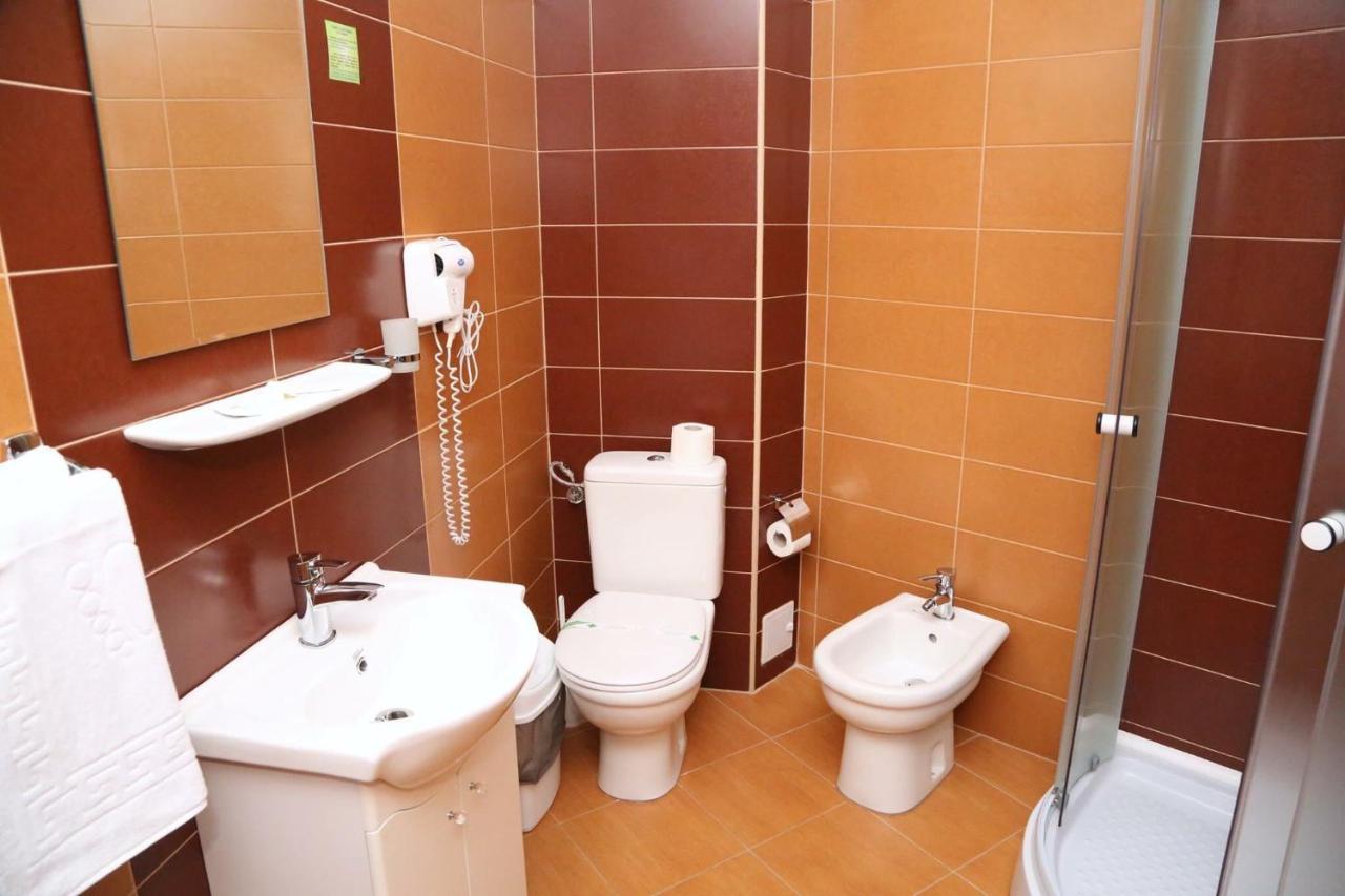 Hotel Crystal Palace Râmnicu Vâlcea Extérieur photo